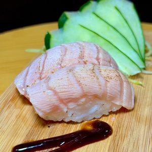 imagem do produto Niguiri de Salmão Flambado