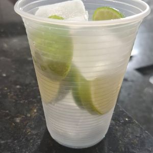 imagem do produto COPO COM GELO E LIMÃO
