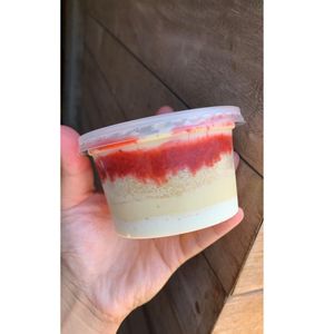 imagem do produto Bolo no pote ( Duplo Ninho c/ geleia morangos) 250ml 