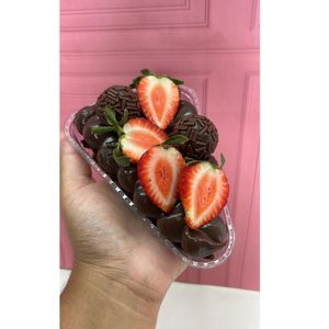imagem do produto Pizza de brownie (Brigadeiro c/ morangos)
