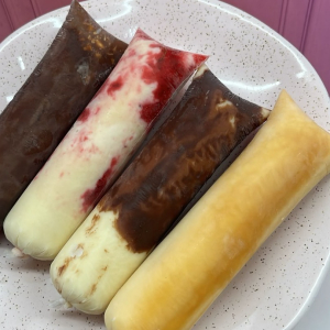 imagem do produto Geladinho gourmet (NINHO C/ GELEIA DE MORAGO)
