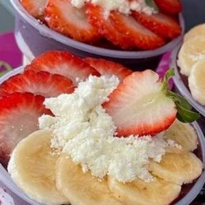 imagem do produto MIX TROPICAL ( 1 LITRO) AÇAÍ PREMIUM,LEITE CONDENSADO, MORANGO , BANANA.