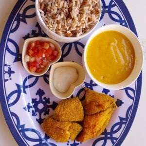 imagem do produto COMERCIAL/QUENTINHA COM BAIÃO E FILÉ DE PEIXE