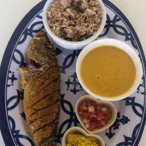 imagem do produto COMERCIAL/QUENTINHA COM BAIÃO E PEIXE FRITO TUCUNARE