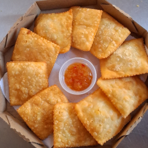 imagem do produto 10 pastéis de Frangos  com catupiry  +geleia de pimenta artesanal 