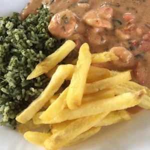 imagem do produto Estrogonofe de camarão com arroz de brócolis e fritas 