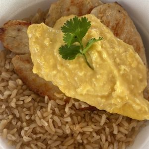 imagem do produto Frango grelhado com arroz integral e salada alface + tomate 