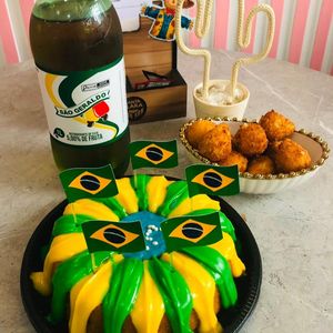 imagem do produto combo 1 caseirinho 8 fatias ,1 refrigerante 1 litro ,20 mini coxinha