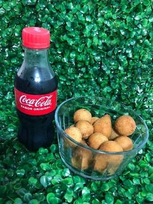 imagem do produto Combo solteirão  15 Mini Salgados + Coca-Cola Original de 250 ml.