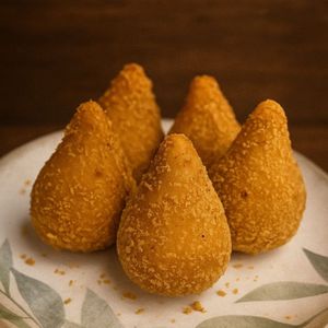 imagem do produto 04 coxinhas + 01 Refrigerante de 1 L