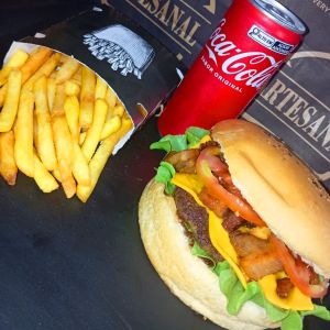 imagem do produto Burger Salada Bacon + batata frita + refri