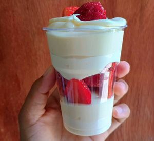 imagem do produto Copo da felicidade Duplo Ninho com morango