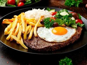 imagem do produto Bife a cavalo com coca cola pet 200 ml