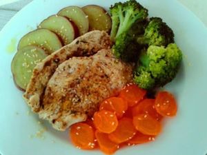 imagem do produto Marmitex frango grelhado com brocolis , cenoura e batata doce .