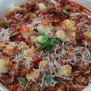 imagem do produto Nhoque à bolonhesa com salada de legumes 