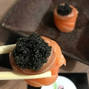 imagem do produto Joy salmão com caviar especial 4 uni