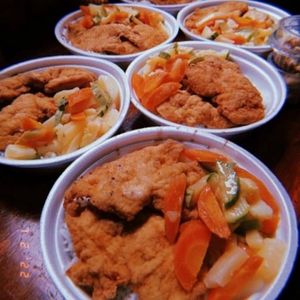 imagem do produto Filé de frango à milanesa c/ salada de legumes