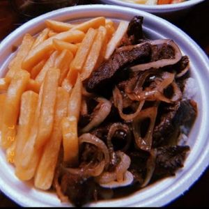 imagem do produto Isca de contra filé acebolado c/ fritas