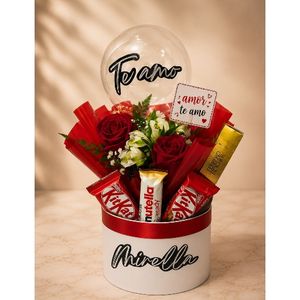 imagem do produto Box super luxo ( arranjo de flores / balão transparente personalizado/ Ferrero Rocher / 02 kit Kat / 02 Nutella b-ready) nome personalizado na box , você pode alterar a cor da personalização/