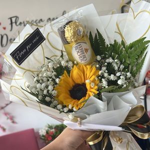 imagem do produto Buquê elegante - 01 girassol + ferrero com 03 unidades 