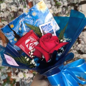 imagem do produto Van Gogh uma rosa solitária luxo + foto do Van Gogh + kit Kat 💙