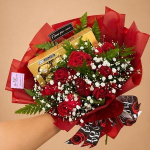 imagem do produto Buquê Luxo  07 rosas + Ferrero Rocher de 8 unidades