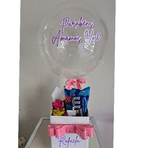 imagem do produto Box luxo quadrada |  Ruffles/ bis / coca refrigerante/ chocolates lacta/ cartão personalizado/ balão transparente ( acompanha personalização na box e no balão favor enviar a escrita na caixa de observação para a preparação da personalização) .