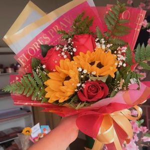 imagem do produto Buquê luxo 03 rosas + 02 girassol