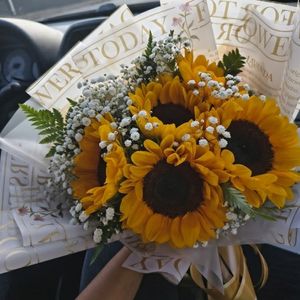 imagem do produto Buquê luxo ( 05 girassol )
