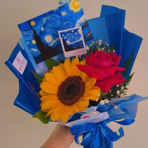 imagem do produto Buquê Van Gogh disponível - 01 rosa vermelha / 01 girassol