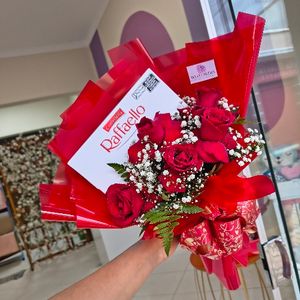 imagem do produto Buquê Super luxo 05 rosas vermelhas | Rafaello ❤️