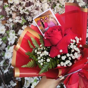 imagem do produto Buquê 01 rosa luxo + foto Polaroid