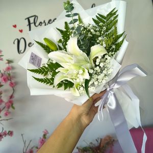 imagem do produto Buquê de lírio dobrado branco ( super luxo) - 