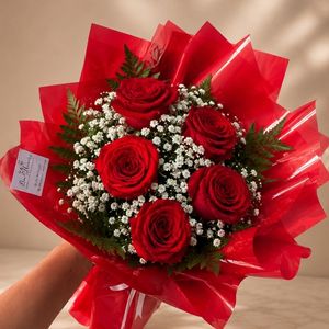 imagem do produto Buquê clássico 05 Rosas vermelhas  
