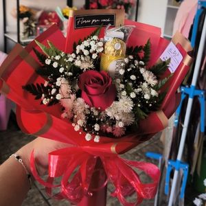 imagem do produto Buquê Luxo 01 rosa vermelha + Ferrero Rocher com 03 unidades  