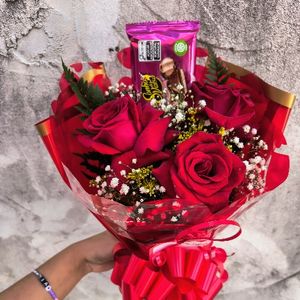 imagem do produto Buquê com 03 rosas + Barra de Sonho de valsa 