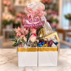 imagem do produto Box luxo dupla | chocolates variados e Ferrero Rocher| Arranjo de flores tons claros| balão personalizado| cartão especial 