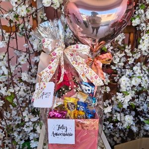 imagem do produto 01 BOX LUXO " pra você " + MINE ARRANJO DE UMA ROSA VERMELHA NATURAL + BIS + NUTELLA B-READY+ CHOCOLATES VARIADOS+ BALÃO DE CORAÇÃO ( vermelho ou rose Gold )