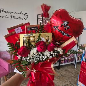 imagem do produto Buquê com 03 rosas vermelhas+ balão de coração Personalizado +Ferrero Rocher 