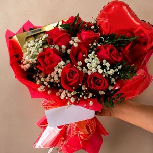 imagem do produto Buquê Luxo 7 rosas + Ferrero Rocher de 8 unidades + balão de coração 