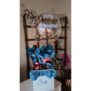 imagem do produto Box luxo quadrada |  Ruffles/ bis / Vinho / chocolates lacta/ cartão personalizado/ balão transparente ( acompanha personalização na box e no balão favor enviar a escrita na caixa de observação para a preparação da personalização) .