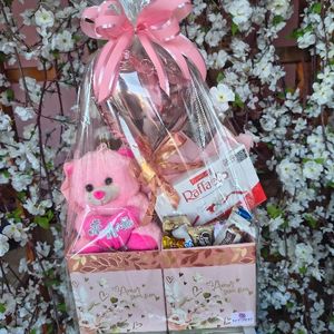 imagem do produto Box dupla especial ( urso + chocolates variados + Rafaello + balão de coração)