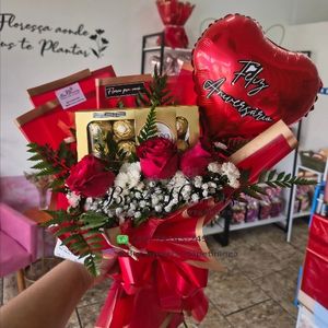 imagem do produto Buquê de 03 rosas vermelhas+ Ferrero Rocher+ balão de coração feliz aniversário 