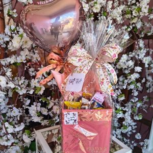 imagem do produto 01 BOX LUXO " PRA VOCE" CHOCOLATES VARIADOS+ BALÃO DE CORAÇÃO ( vermelho ou rose Gold )