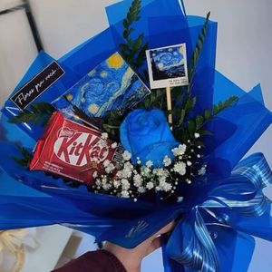 imagem do produto Van Gogh uma rosa AZUL solitária luxo + foto do Van Gogh + kit Kat 💙 