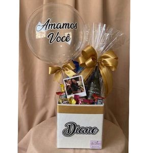 imagem do produto Box luxo quadrada |  Ruffles/ bis / Vinho / chocolates lacta/ cartão personalizado + foto Polaroid + balão transparente ( acompanha personalização na box e no balão favor enviar a escrita na caixa de observação para a preparação da personalização) .