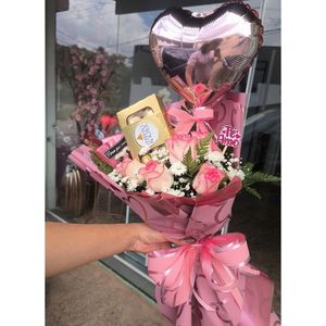 imagem do produto Buquê Amoré - 05 rosas rosa + Ferrero Rocher com 8 unidades+ balão de coração  