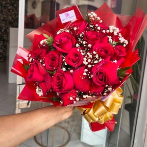 imagem do produto Buquê clássico - 12 Rosas vermelhas