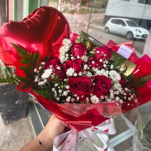 imagem do produto Buquê Luxo 7 rosas + Ferrero Rocher de 8 unidades + balão de coração 