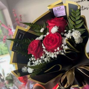 imagem do produto Buquê 03 rosas vermelhas - embalagem Black coreano  